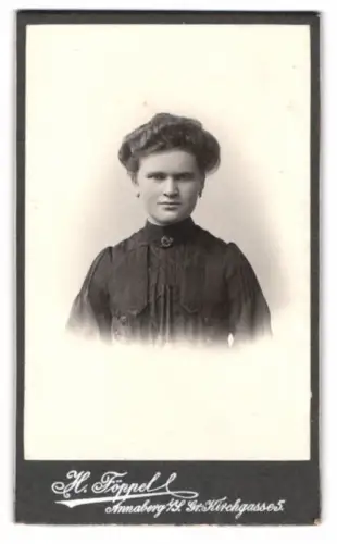 Fotografie H. Föppel, Annaberg, Grosse Kirchgasse 5, Porträt einer Frau