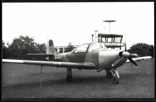 Fotografie Flughafen Kiel-Holtenau, Flugzeug Piaggio P.149 der Marine, D-EEGU