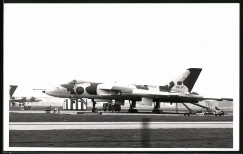 Fotografie Flugzeug Leichter Bomber der RAF, Kennung XH557