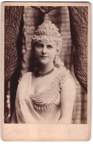 Fotografie S. B. Farren and Son, New York, hübsche junge amerikanische Schauspielerin im Kostüm