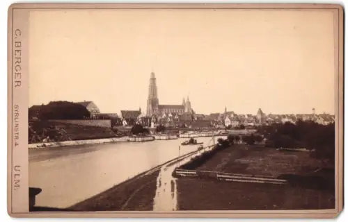 Fotografie C. Berger, Ulm, Ansicht Ulm, Blick entlang der Donau nach der Stadt mit Münster