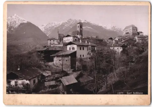 Fotografie B. Johannes, Meran, Ansicht Schenna, Blick auf das Dorf mit Kirche