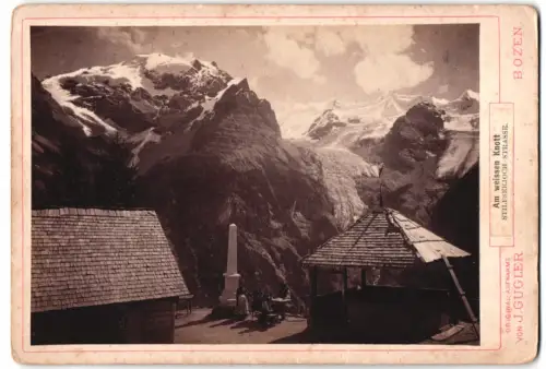 Fotografie J. Gugler, Bozen, Ansicht Stilfserjochstrasse, Gasthaus mit Obelisk am weissen Knott