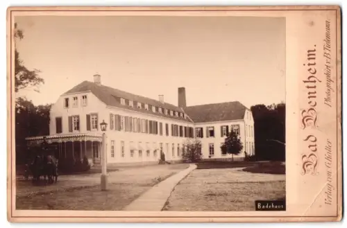 Fotografie B. Tielemann, Ansicht Bad Bentheim, Blick auf das Badehaus mit Kurkutsche