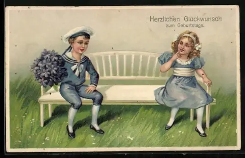 AK Zwei Kinder sitzen auf einer Bank, Junge trägt Matrosenkleidung