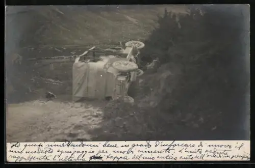 Foto-AK Auto auf die Seite gestürzt