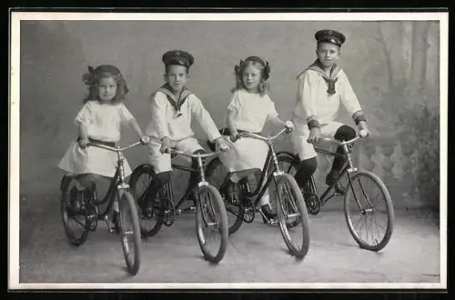 AK Leipzig, Fahrrad, Jungs im Matrosen-Outfit und Mädchen auf ihren Fahrrädern