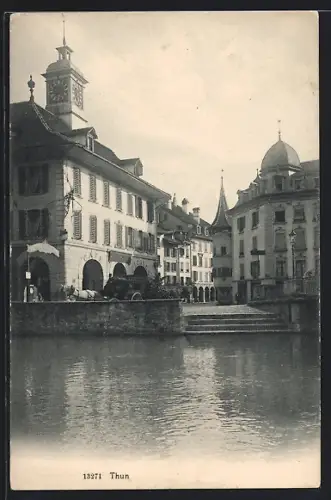 AK Thun, Turmgebäude / Gasthaus, Turm und Kuppelgebäude, Ansicht vom Wasser aus