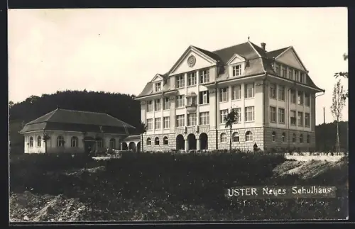 AK Uster, Neues Schulhaus mit Nachbargebäude