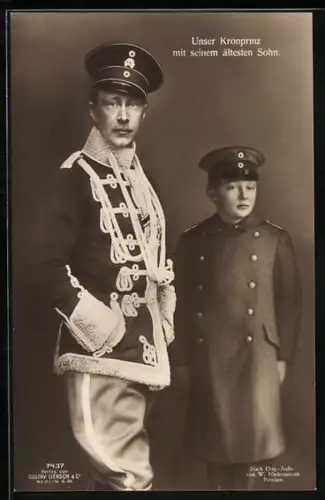 AK Kronprinz Wilhelm mit seinem ältesten Sohn in Uniform