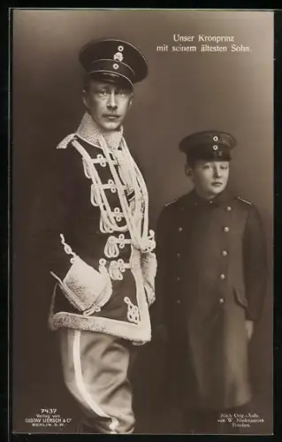 AK Kronprinz Wilhelm mit seinem ältesten Sohn in Uniform