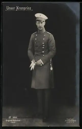 AK Kronprinz Wilhelm von Preussen in Uniform mit Schirmmütze und Portepee
