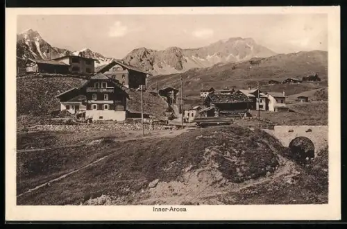 AK Inner-Arosa, Ortspartie mit Bergen