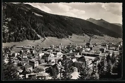 AK Davos, Teilansicht mit Bergen