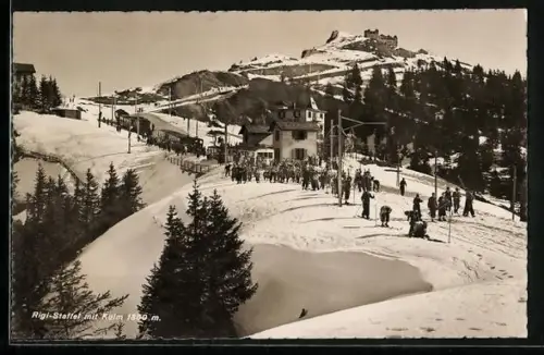 AK Rigi-Staffel, Langlauf Gruppe auf verschneitem Kamm mit Kulm