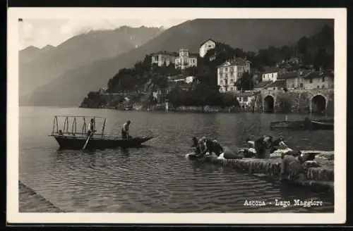AK Ascona, Waschfrauen bei der Arbeit am Lago Maggiore, Ruderboot