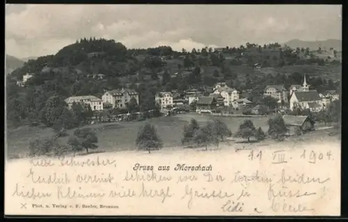 AK Morschach, Ortsansicht mit bewaldetem Hügel