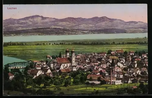 AK Lachen /SZ, Gesamtansicht mit Kirche und Blick auf das Gebirge
