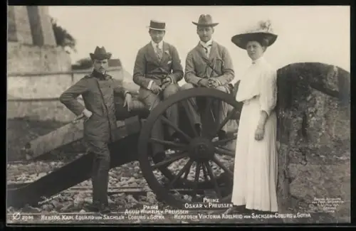 AK Herzog Karl-Ed.und Herzogin Viktoria Adelhein von Sachsen-Coburg-Gotha mit Prinz Aug. Wilhelm und Oskar von Preussen