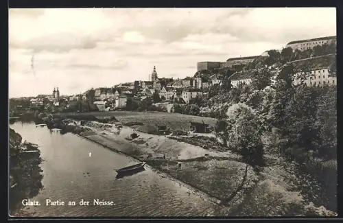 AK Glatz, Partie an der Neisse mit Teilansicht der Festung