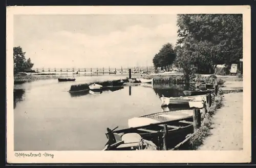 AK Deep, Partie am Ufer mit Ruderbooten, im Hintergrund Ostseestrand