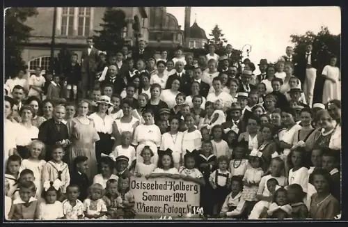 AK Kolberg, Gruppenaufnahme von Urlaubern, Sommer 1921