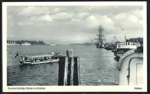 AK Swinemünde-Osternothafen, Hafen mit Segelschiff und Fährboot