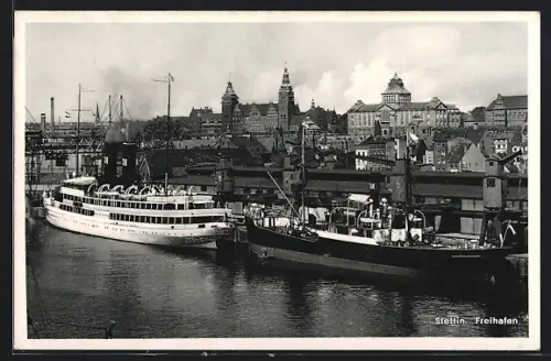 AK Stettin, Freihafen und Blick auf die Stadt, Frachtschiff und Passagierdampfer