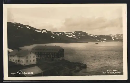AK Tyin /Framnes, Ansicht des Hotels am Seeufer