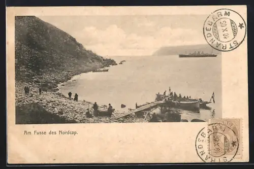 AK Nordcap, Am Fusse des Nordcap, Passagierschiff im Hintergrund