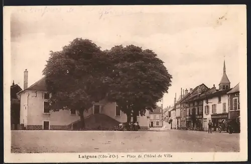 AK Laignes /Côte-d`Or, Place de l`Hôtel-de-Ville
