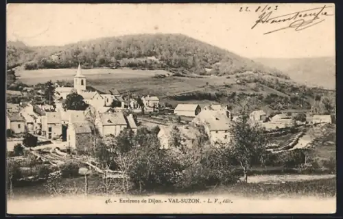AK Val-Suzon, Vue du village et des collines environnantes
