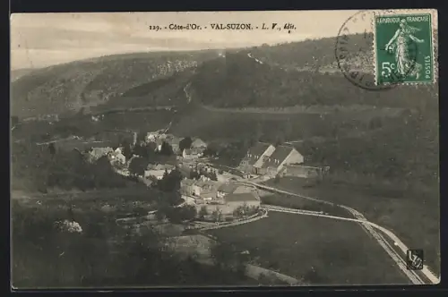 AK Val-Suzon /Côte-d`Or, Vue panoramique du village et des collines environnantes