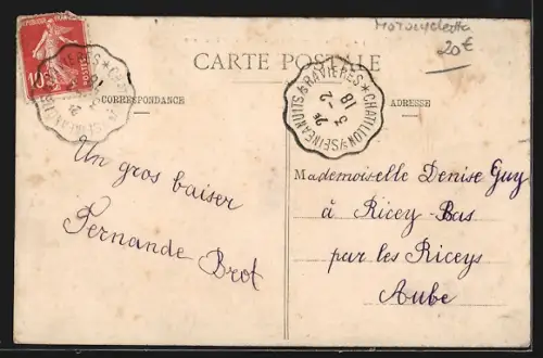 AK Marcenay, Le Fourneau avec une motocyclette devant des bâtiments rustiques