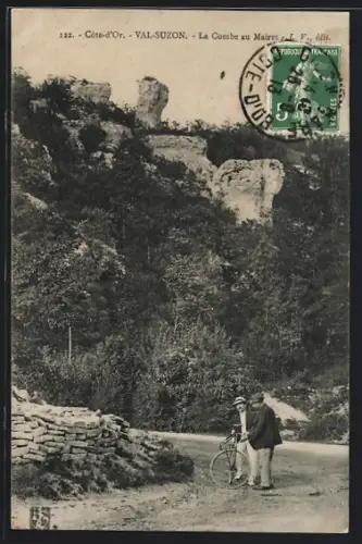AK Val-Suzon /Côte-d`Or, La Combe au Maître avec promeneurs et vélo