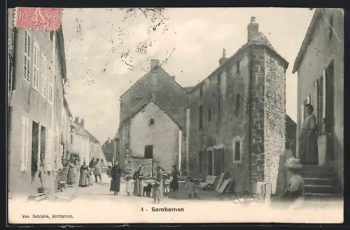 AK Sombernon, Vue de la rue principale avec habitants et maisons en pierre