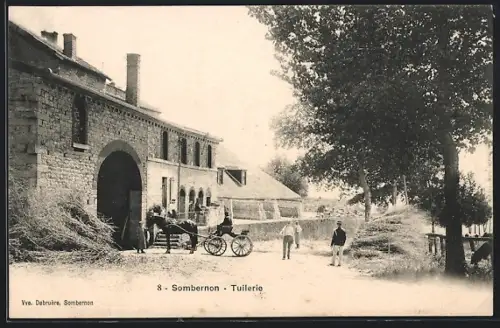 AK Sombernon, Tuilerie avec personnages et charrette devant le bâtiment