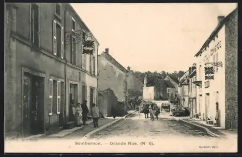 AK Sombernon, Grande Rue animée avec passants et chevaux