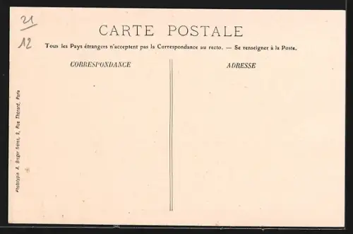 AK Sombernon, Grande Rue animée avec passants et chevaux