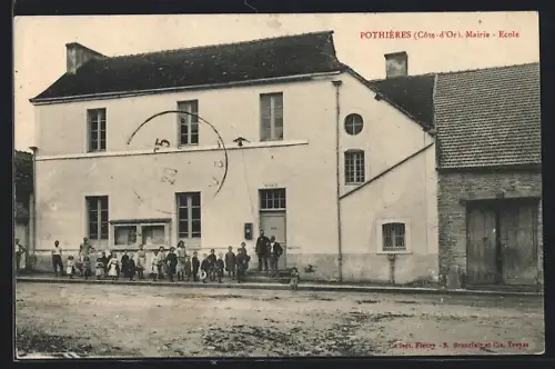 AK Pothières /Côte-d`Or, Mairie et école avec des enfants devant le bâtiment
