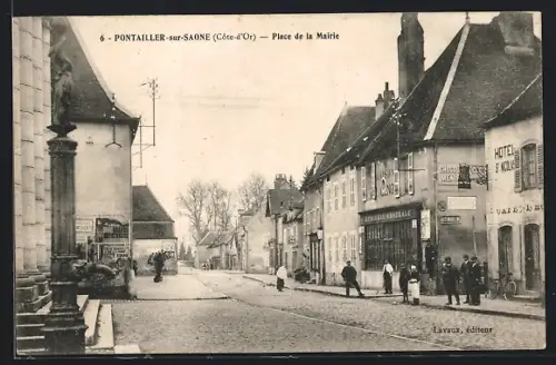 AK Pontailler-sur-Saone /Côte-d`Or, Place de la Mairie avec bâtiments et passants