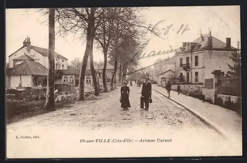 AK Is-sur-Tille /Côte-d`Or, Avenue Carnot avec passants et maisons adjacentes