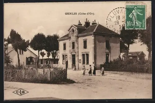 AK Genlis /Côte-d`Or, Maison avec passants devant la clôture en bois