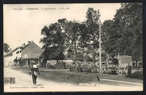 AK Commarin /Côte-d`Or, La Plate-forme avec charrettes et passants