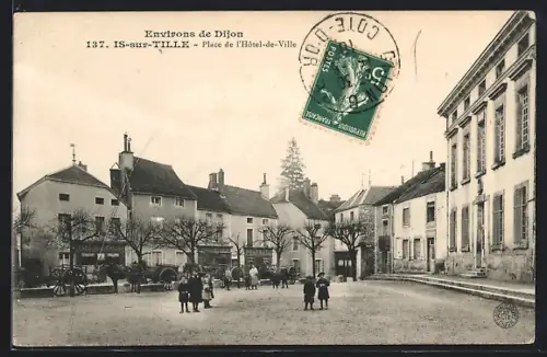 AK Is-sur-Tille /Dijon, Place de l`Hôtel-de-Ville