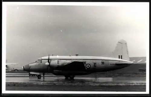 Fotografie Flugzeug Zweimotoriger Niederdecker, Kennung WL665