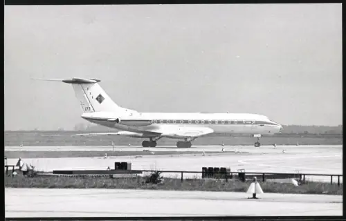 Fotografie Flughafen Berlin-Schönefeld, Flugzeug Tupolev Tu-134 der DDR-Regierung No. 177
