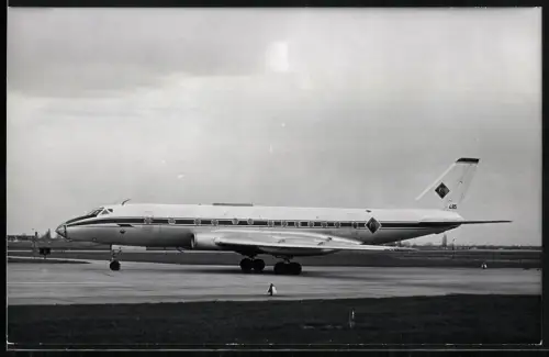 Fotografie Flugzeug Tupolev Tu-104, Jetflugzeug der DDR-Regierung No. 495