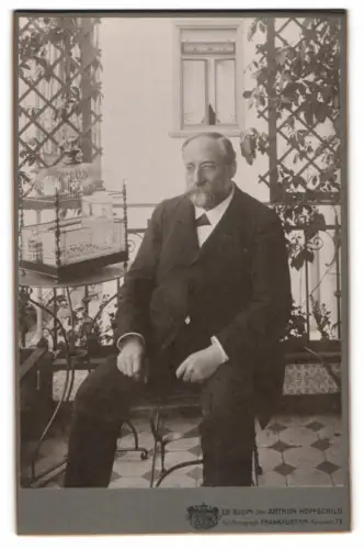 Fotografie Ed. Blum, Frankfurt / Main, Dr. Alexander Glöckler, Bekämpfte die Diphtherie-Epidemie in den 1880er Jahre