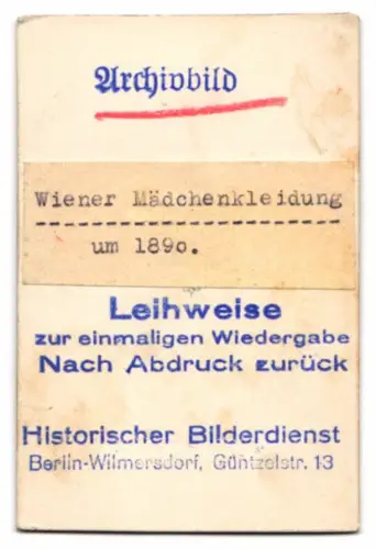 Fotografie zwei niedliche kleine Mädchen in wiener Kleidern